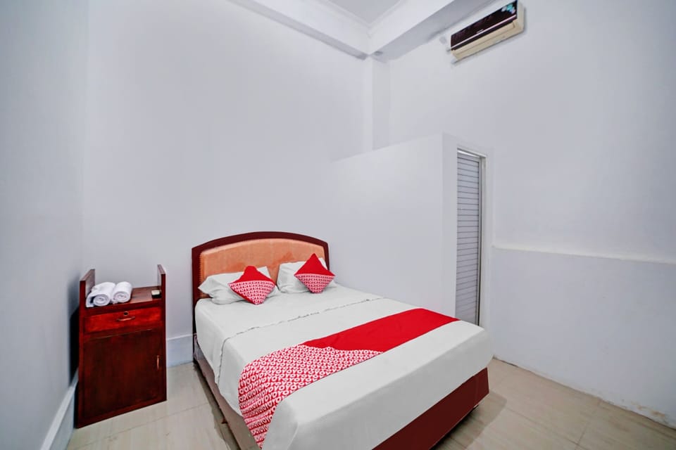 Standard Double Room | Laptop workspace, blackout drapes, WiFi (free), bed sheets