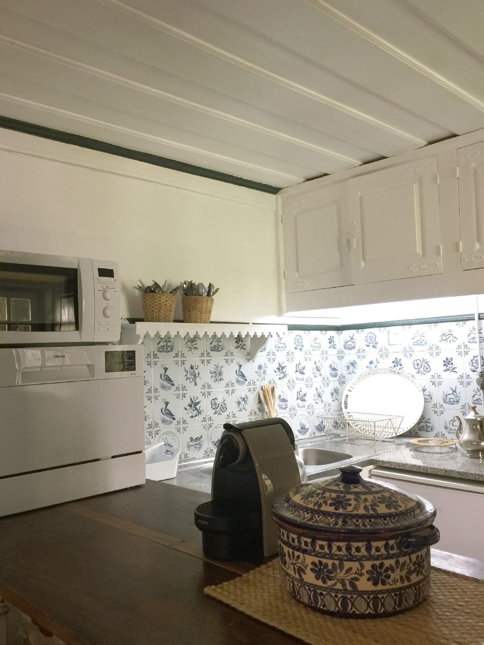 Traditional Cottage | Private kitchen | Fridge, microwave, dishwasher, espresso maker