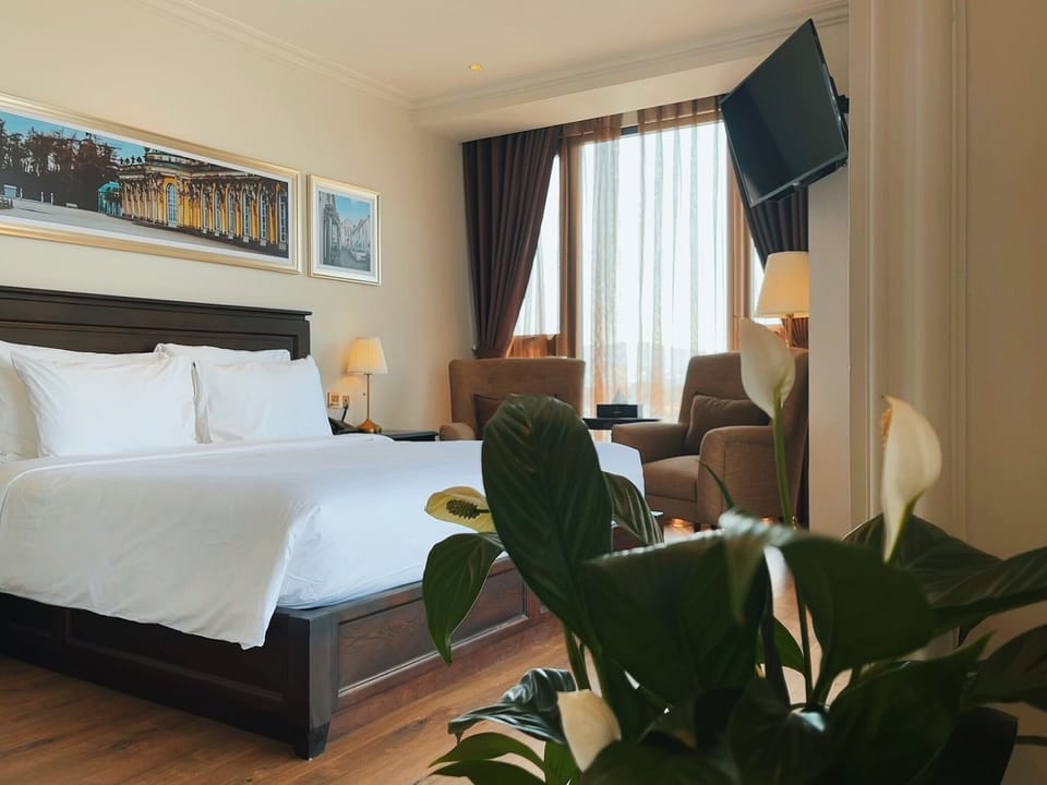 Luxury Double Room | Laptop workspace, free WiFi