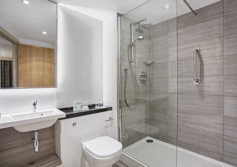 Shower, free toiletries, hair dryer, towels