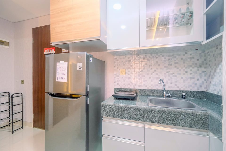 Apartment | Private kitchen | Full-size fridge, stovetop