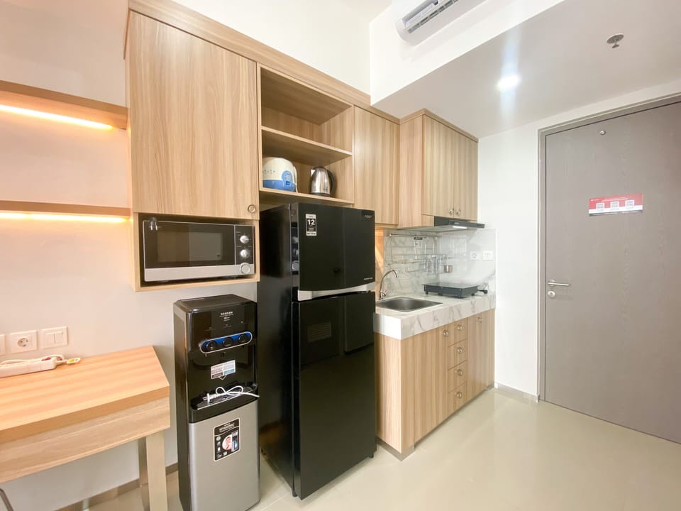 Studio | Private kitchen | Full-size fridge, stovetop