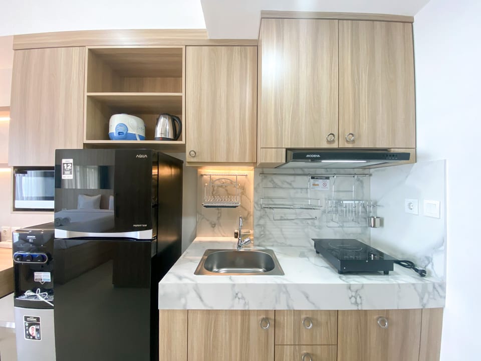 Studio | Private kitchen | Full-size fridge, stovetop