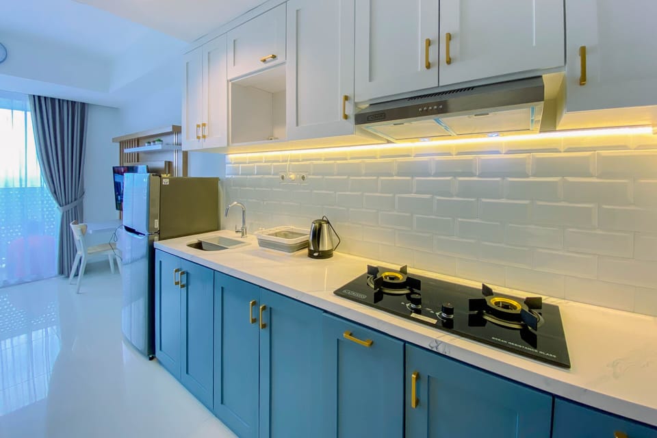 Studio | Private kitchen | Full-size fridge, stovetop