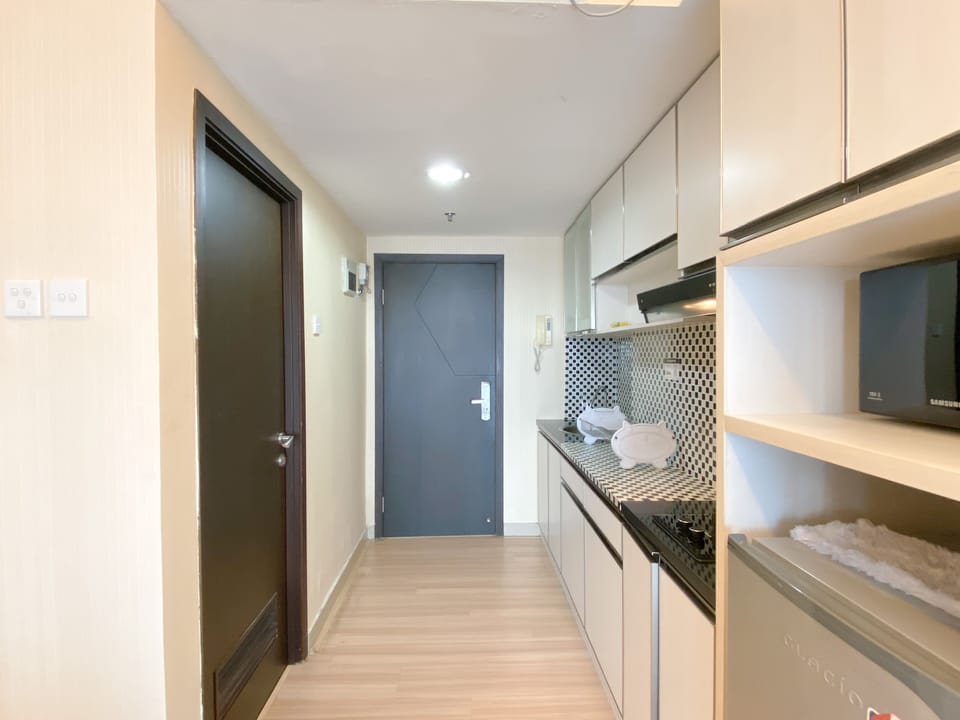 Studio | Private kitchen | Full-size fridge, stovetop