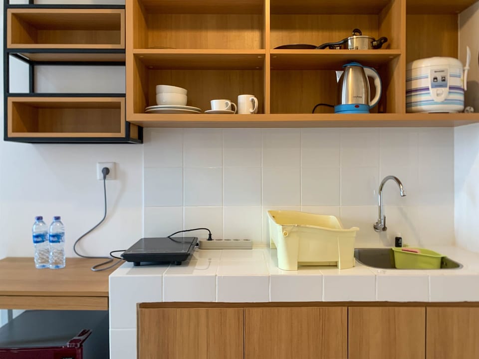 Studio | Private kitchen | Full-size fridge, stovetop