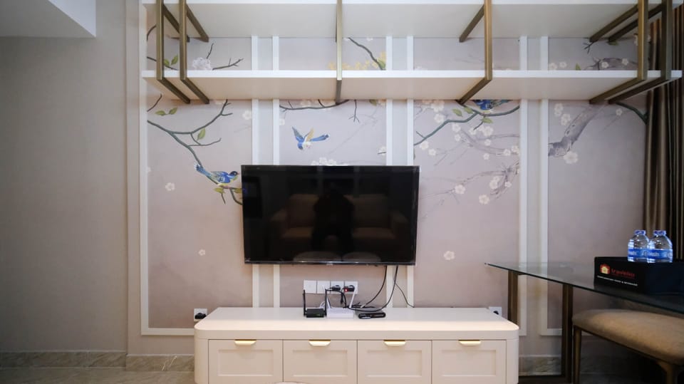 Apartment | Living area | TV