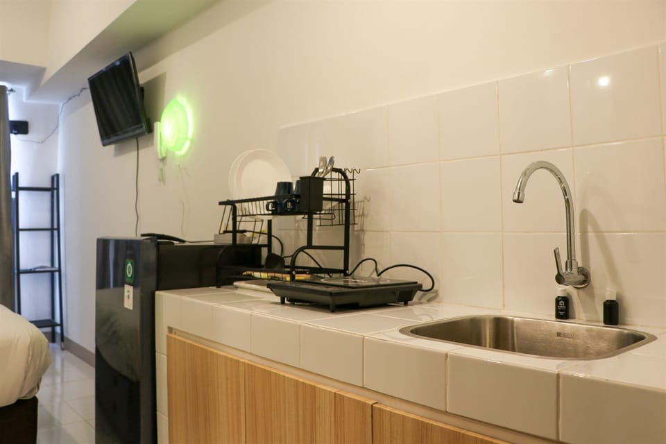 Studio | Private kitchen | Full-size fridge, stovetop