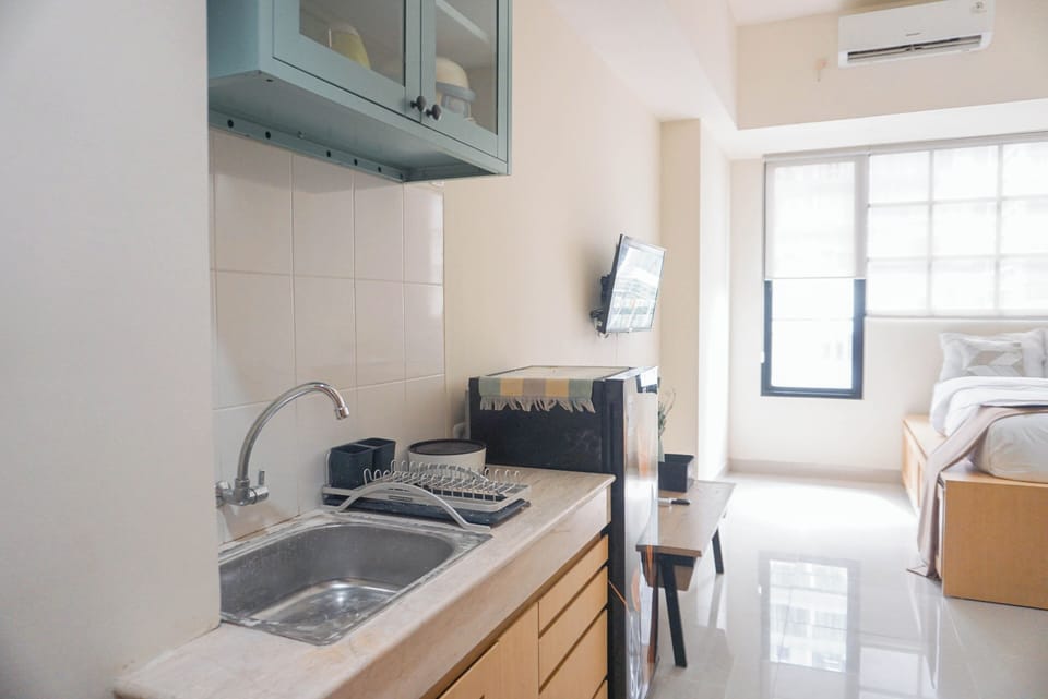 Studio | Private kitchen | Full-size fridge, stovetop