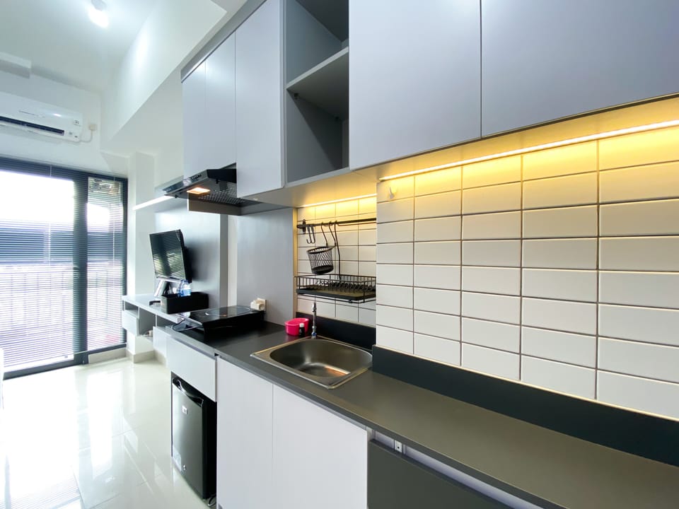 Studio | Private kitchen | Full-size fridge, stovetop