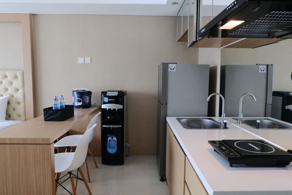 Studio | Private kitchen | Full-size fridge, stovetop