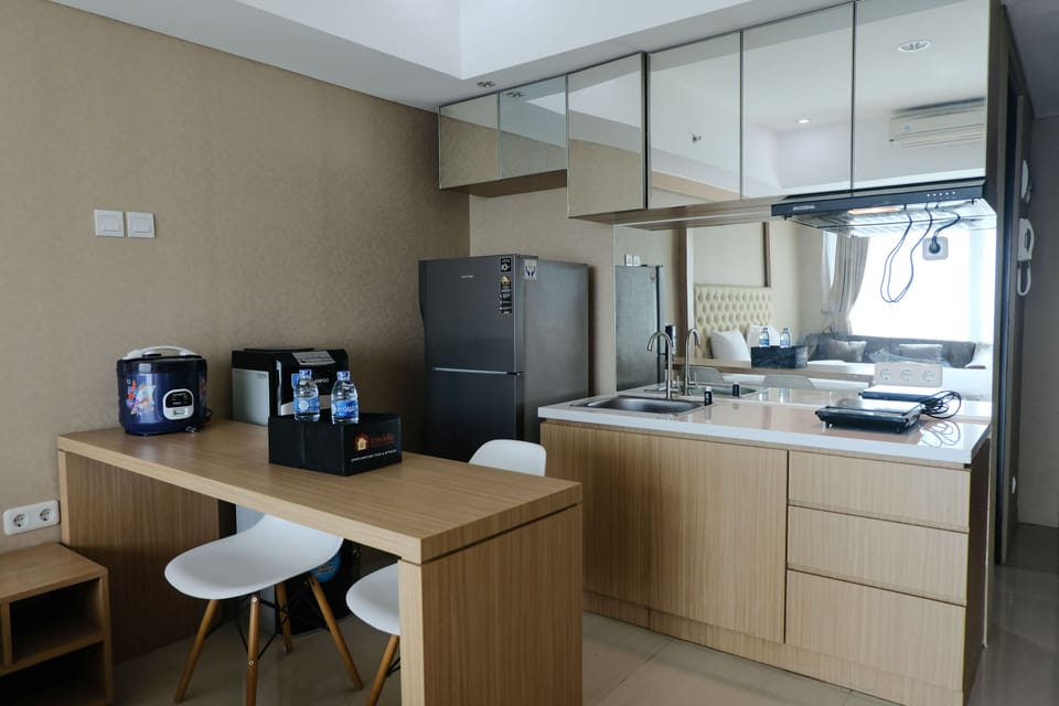 Studio | Private kitchen | Full-size fridge, stovetop