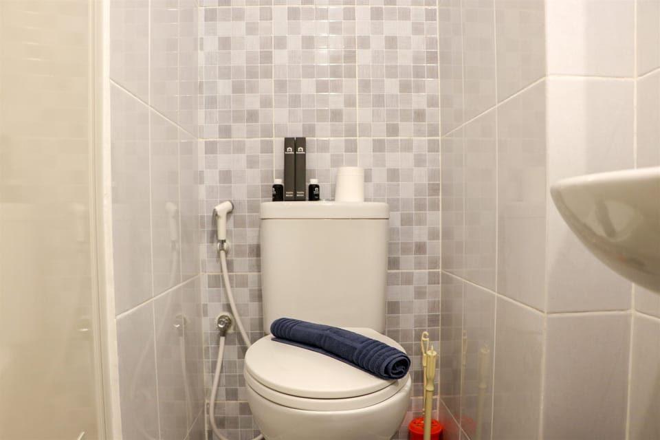 Studio | Bathroom | Shower