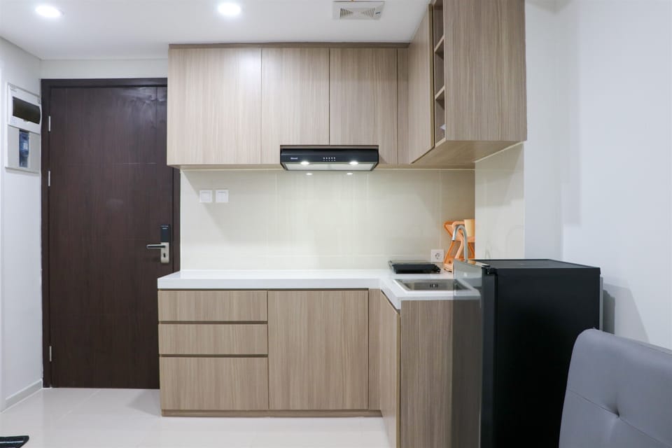 Apartment | Private kitchen | Full-size fridge, stovetop