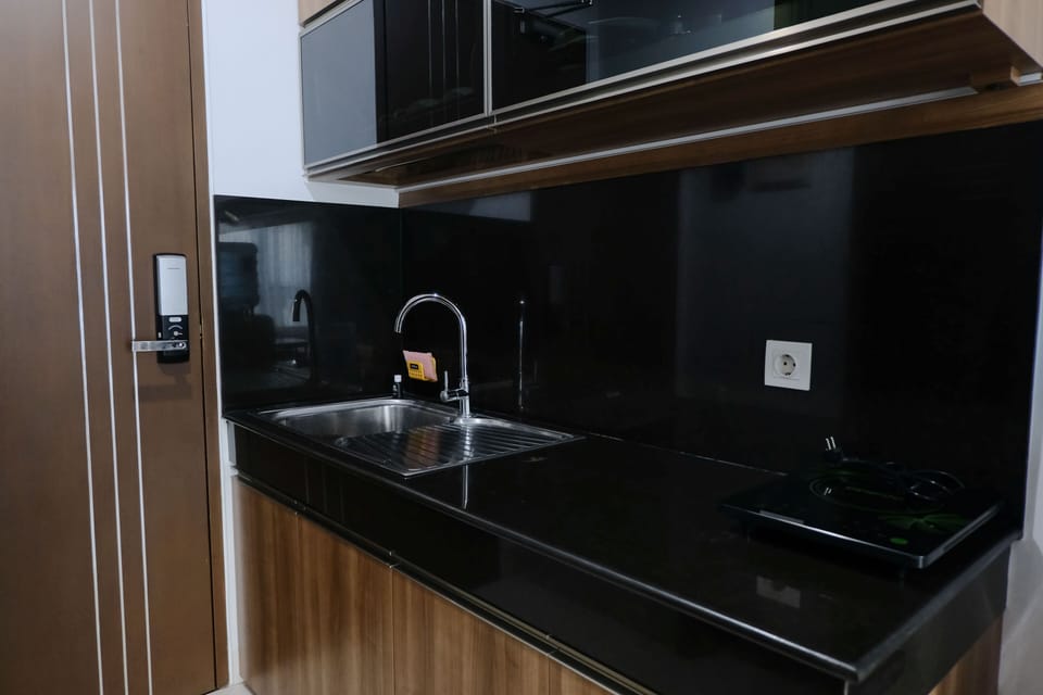 Studio | Private kitchen | Full-size fridge, stovetop