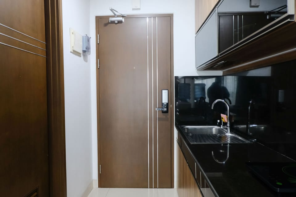 Studio | Private kitchen | Full-size fridge, stovetop