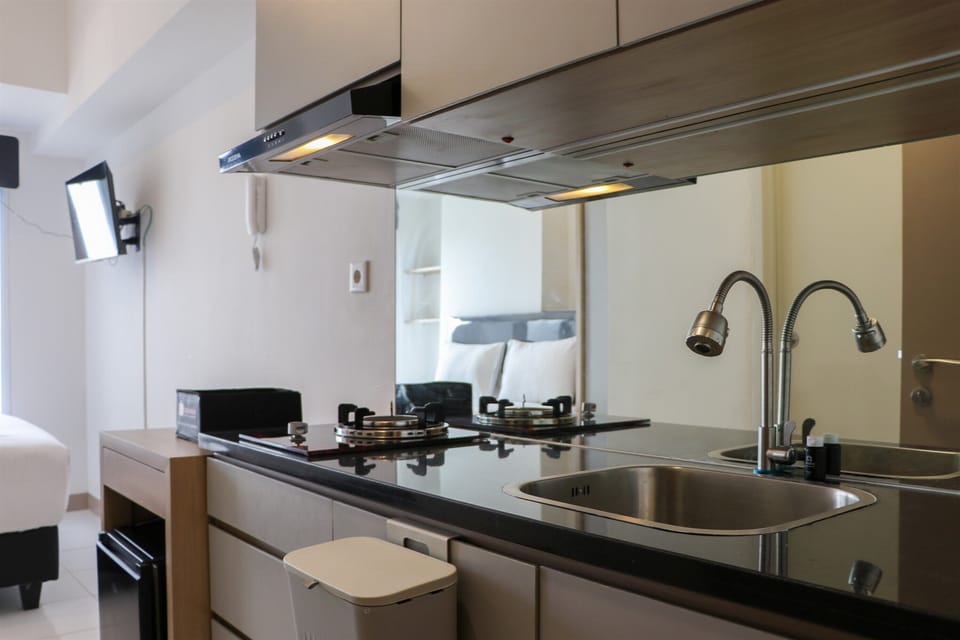Studio | Private kitchen | Full-size fridge, stovetop