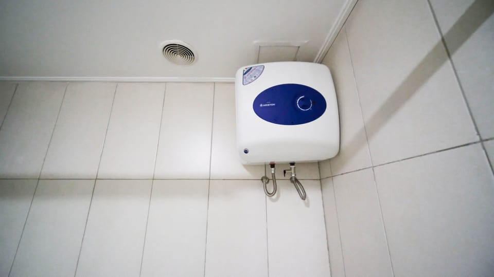 Apartment | Bathroom | Shower, free toiletries, towels