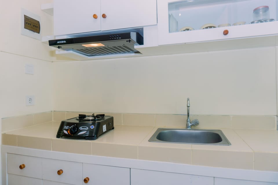 Studio | Private kitchen | Full-size fridge, stovetop