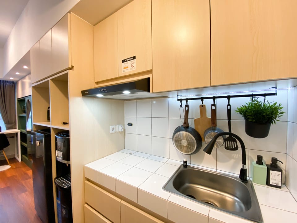 Studio | Private kitchen | Full-size fridge, stovetop