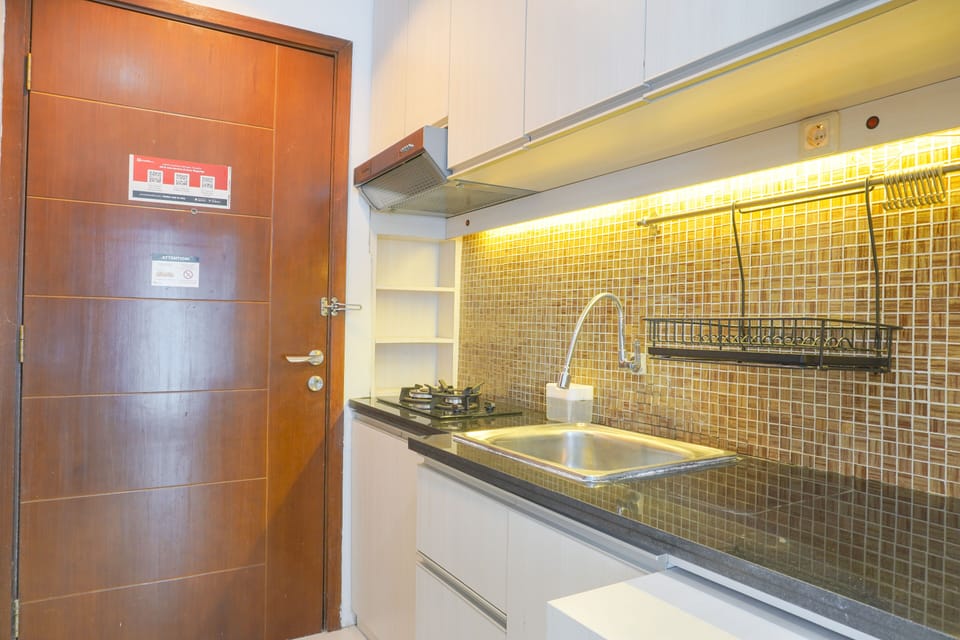 Studio | Private kitchen | Full-size fridge, stovetop