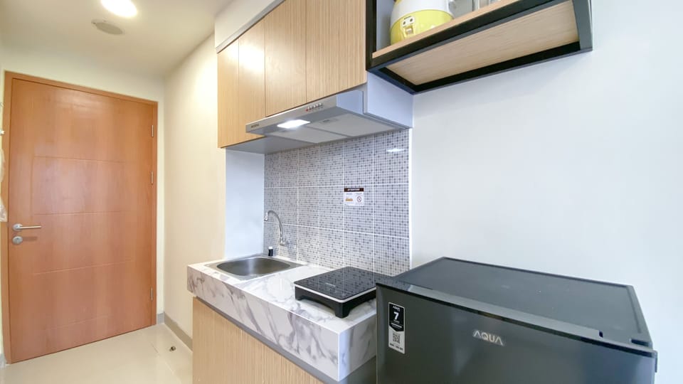 Studio | Private kitchen | Full-size fridge, stovetop