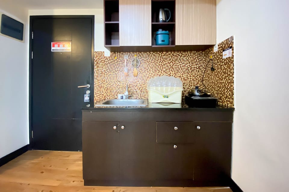 Apartment | Private kitchen | Full-size fridge, stovetop