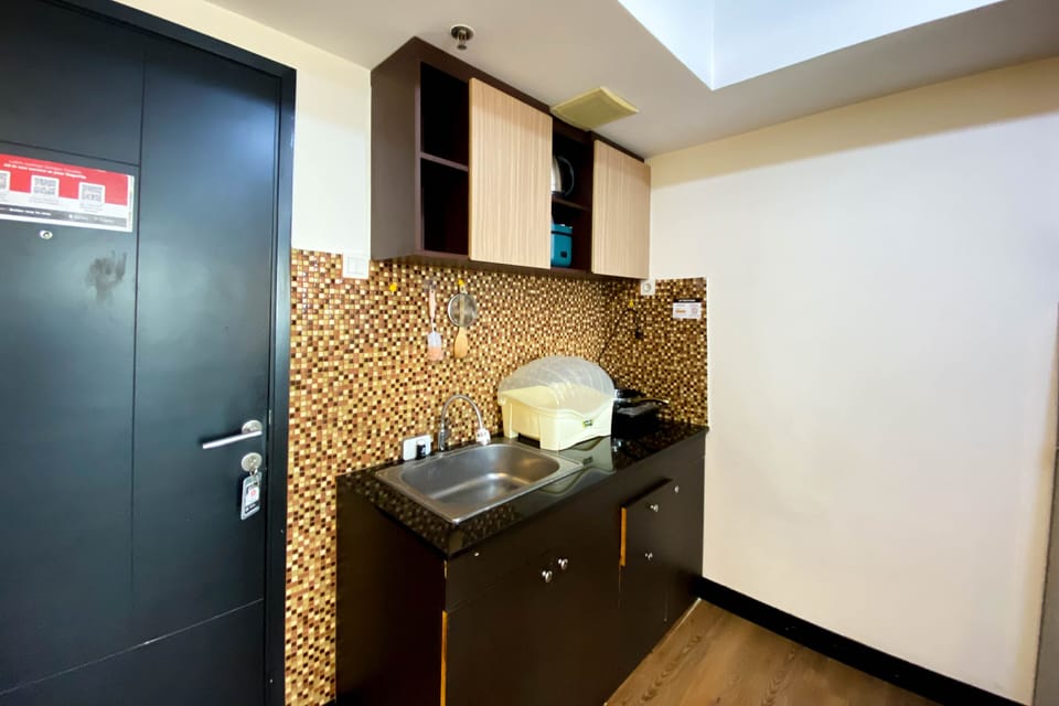 Apartment | Private kitchen | Full-size fridge, stovetop