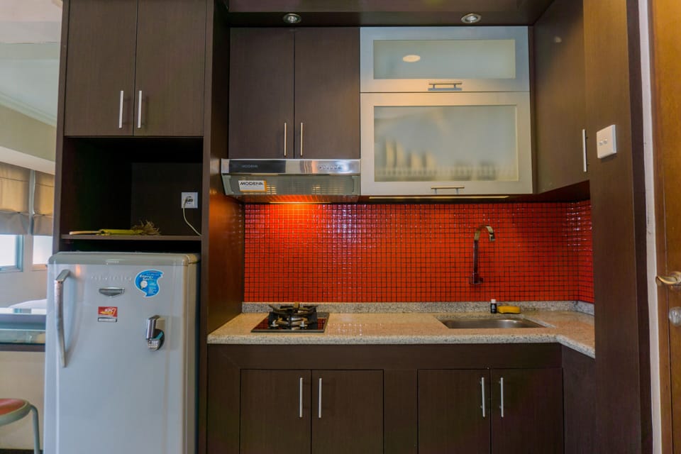 Studio | Private kitchen | Full-size fridge, stovetop
