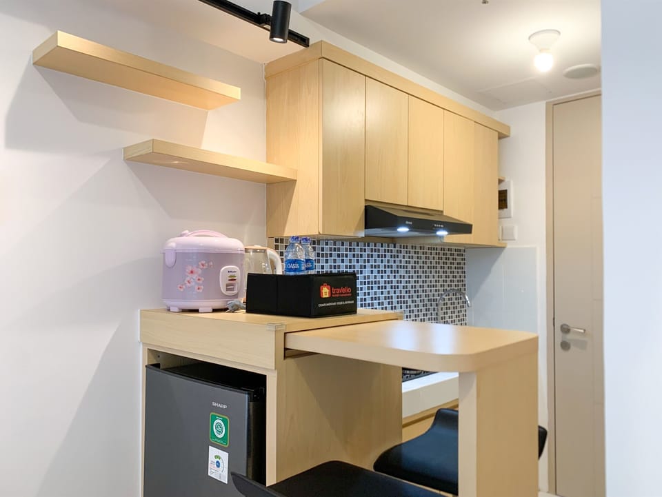 Studio | Private kitchen | Full-size fridge, stovetop