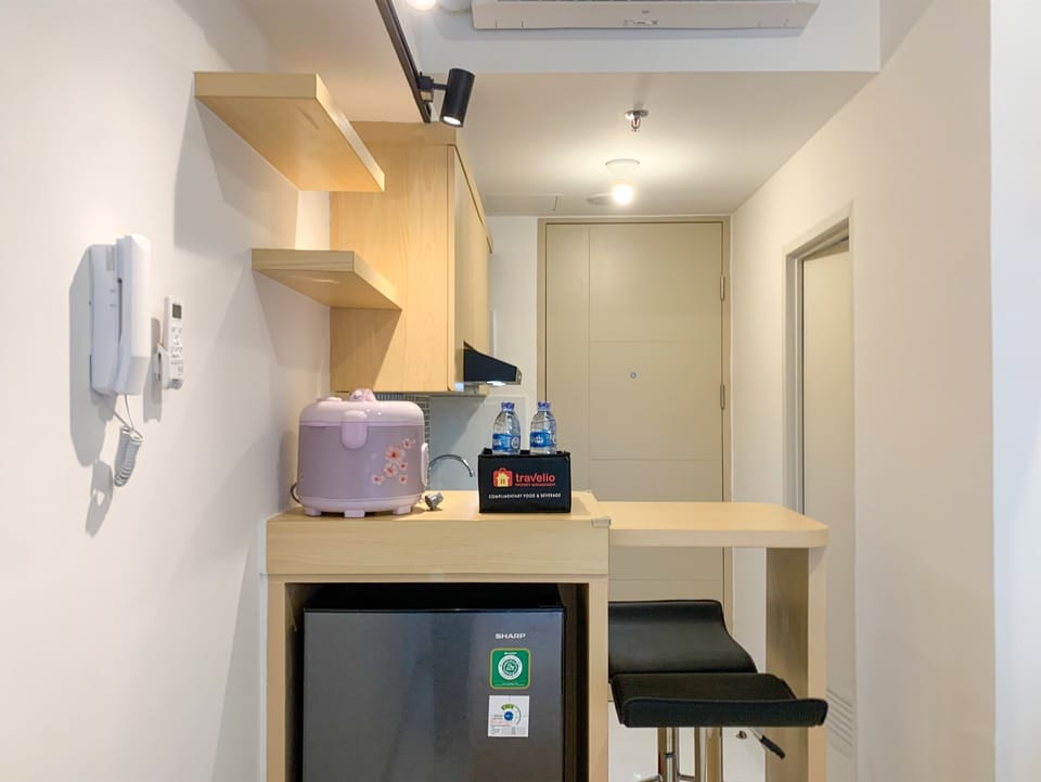 Studio | Private kitchen | Full-size fridge, stovetop
