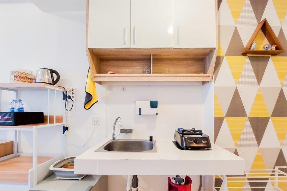 Studio | Private kitchen | Full-size fridge, stovetop