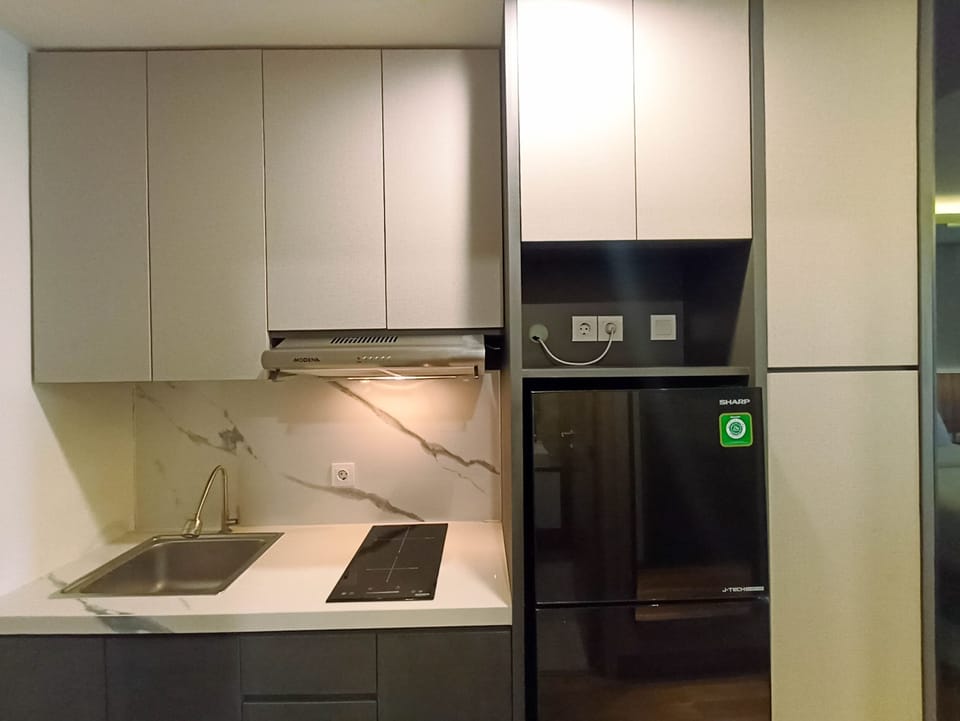 Studio | Private kitchen | Full-size fridge, stovetop