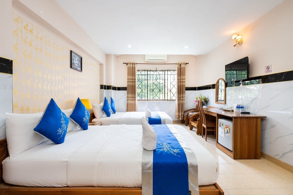 Family Double Room | Individually decorated, individually furnished, desk, laptop workspace