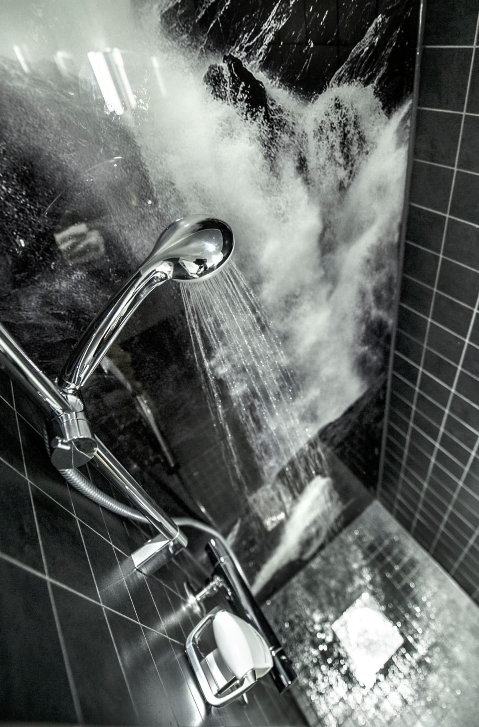 Shower, rainfall showerhead, hair dryer, heated floors