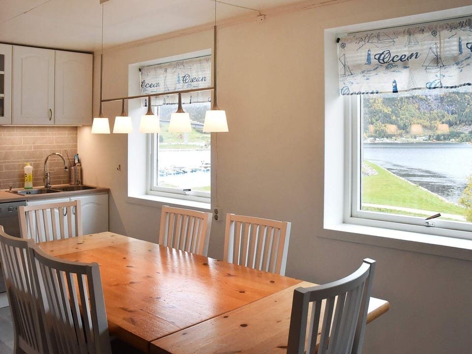 House | Dining