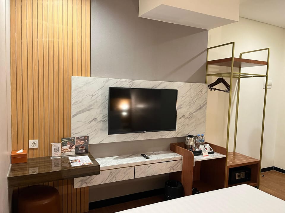Superior Room | Television