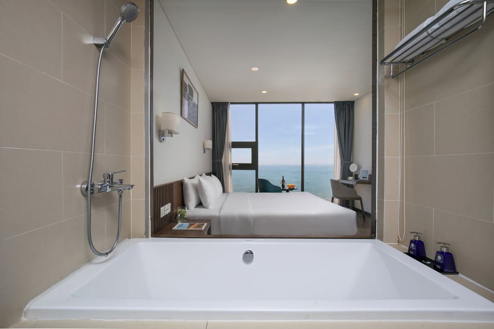 Executive Studio Suite, 1 King Bed, Non Smoking, Sea View | Bathroom | Hair dryer, bathrobes, slippers, bidet