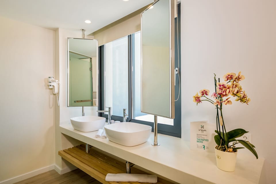 Bathroom sink