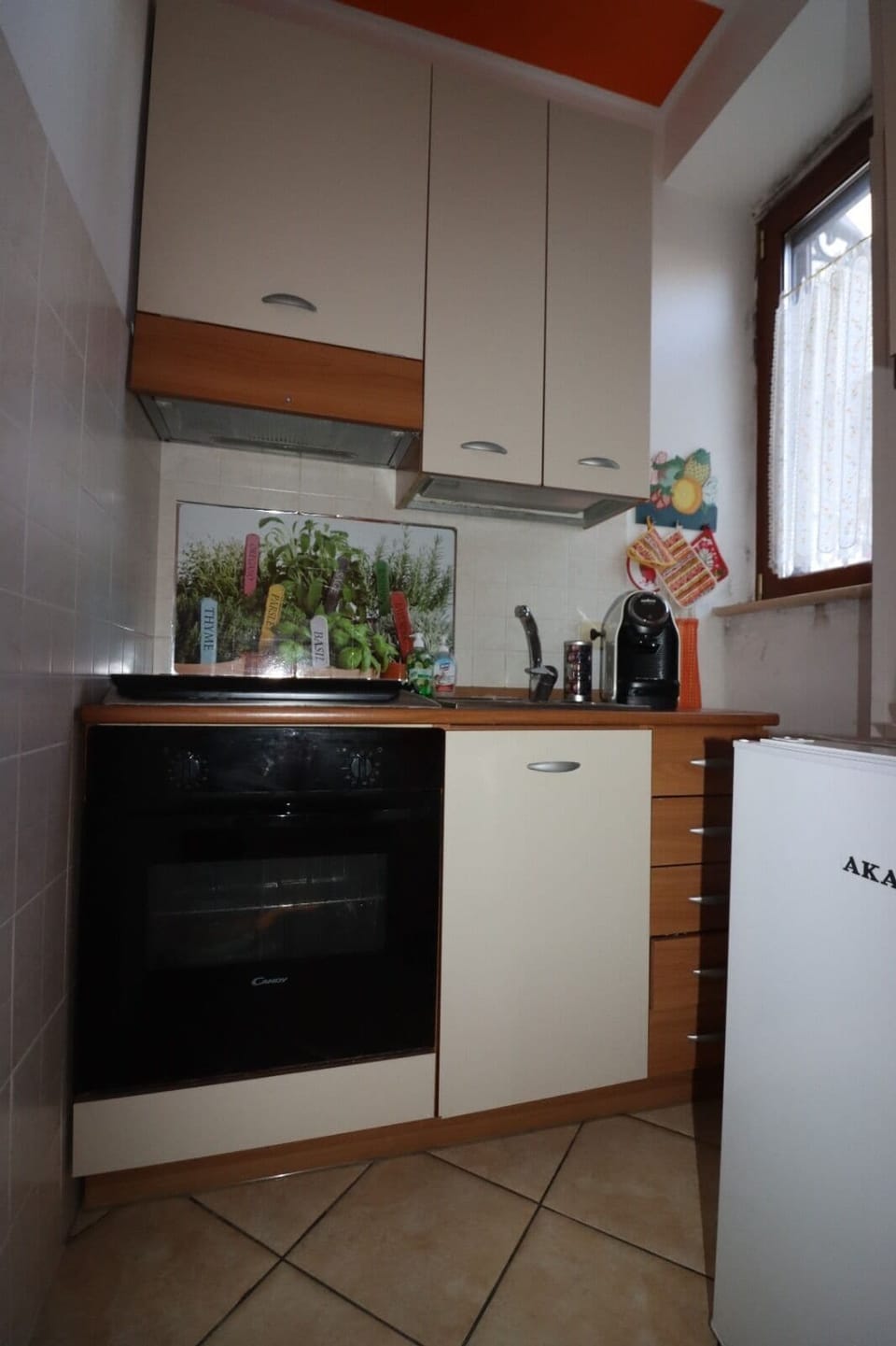Traditional Studio | Private kitchen | Fridge, oven, stovetop, coffee/tea maker