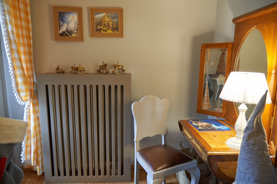 Family Townhome | Individually decorated, individually furnished, iron/ironing board