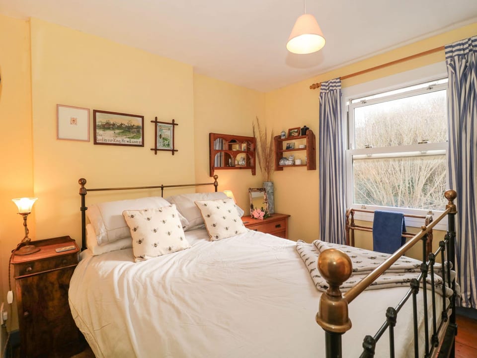 2 bedrooms, individually decorated, individually furnished, free WiFi
