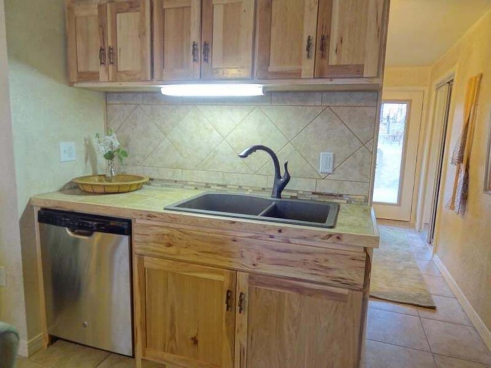 Room, 1 Bedroom | Private kitchen | Fridge, oven, coffee/tea maker