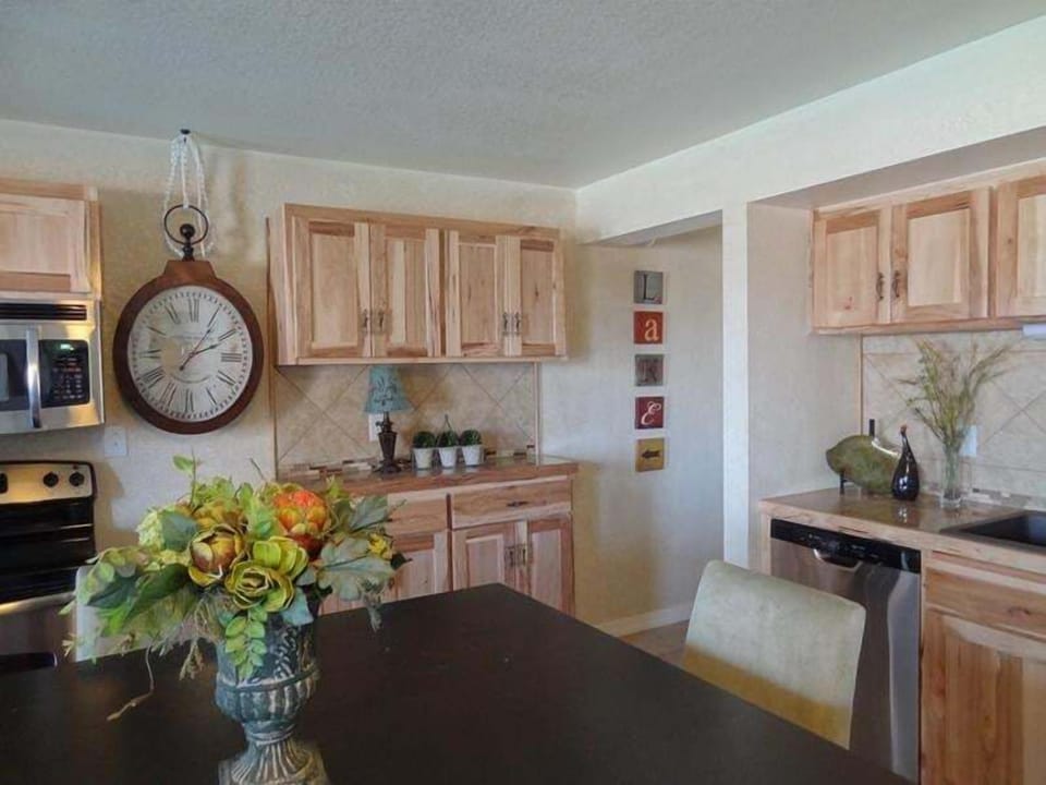 Room, 1 Bedroom | Private kitchen | Coffee/tea maker, fridge, toaster