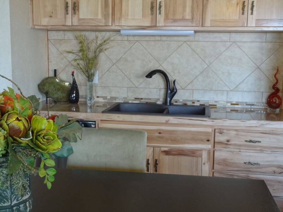 Room, 1 Bedroom | Private kitchen | Fridge, coffee/tea maker, toaster