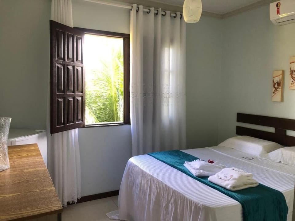 Standard Room | Minibar, iron/ironing board (on request), WiFi (free), bed sheets