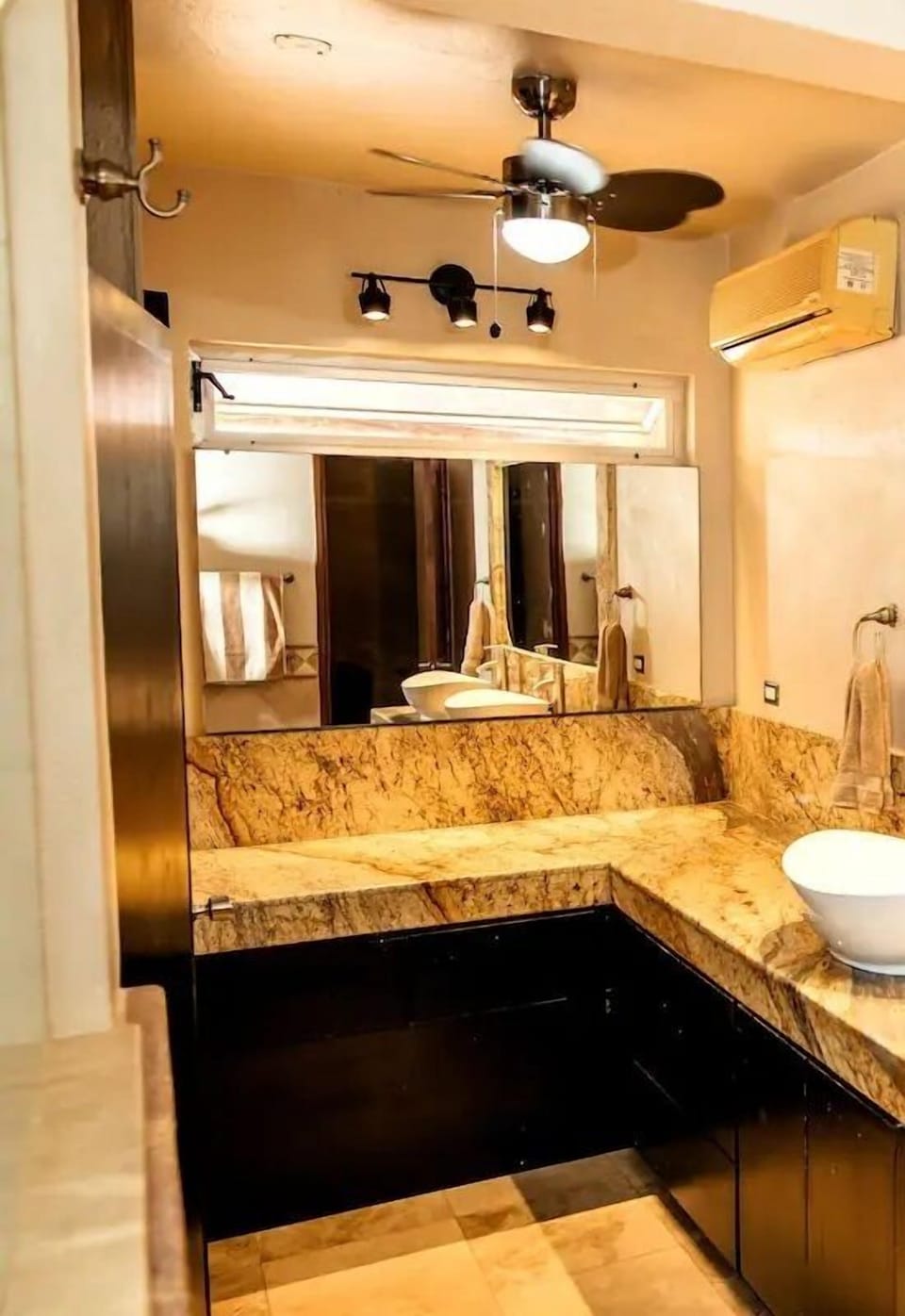 Family House | Bathroom | Towels