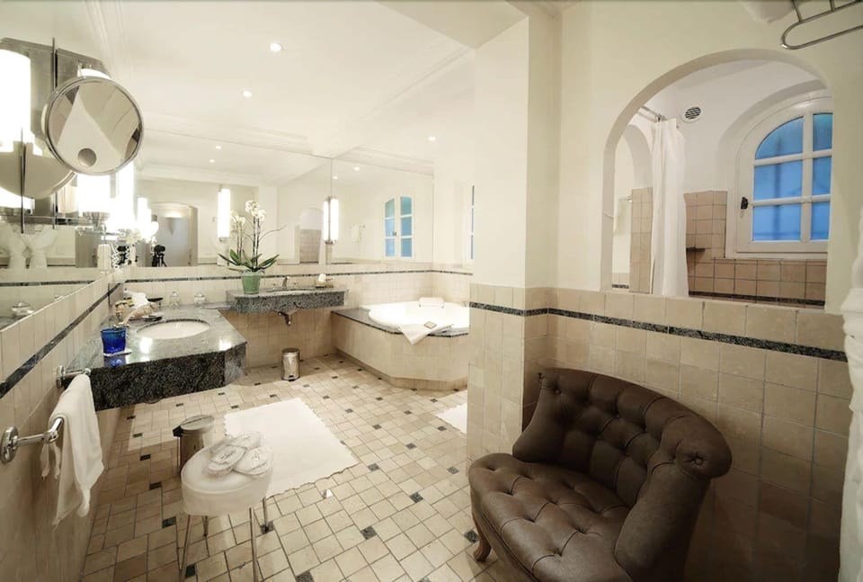 Premium Suite | Bathroom | Separate tub and shower, free toiletries, hair dryer, bathrobes