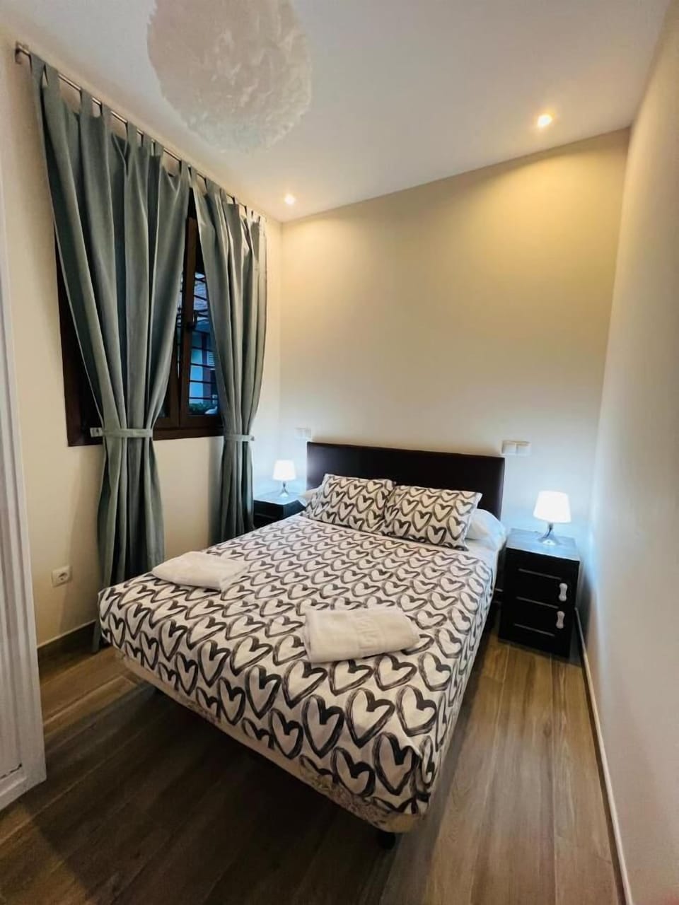 Basic Double Room | Free WiFi, bed sheets