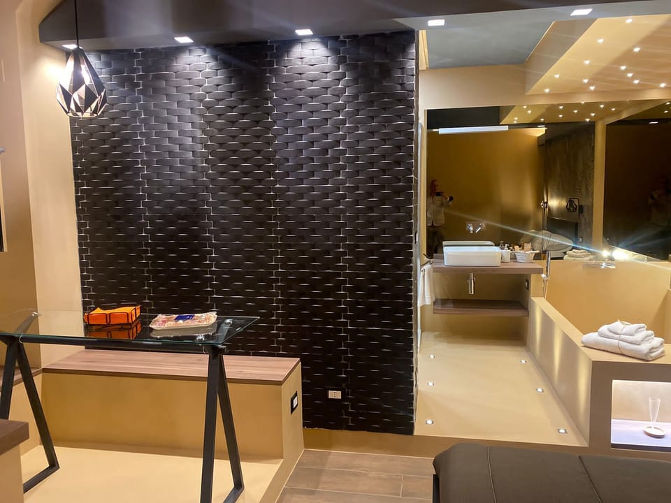 Luxury Studio Suite | Egyptian cotton sheets, premium bedding, memory foam beds